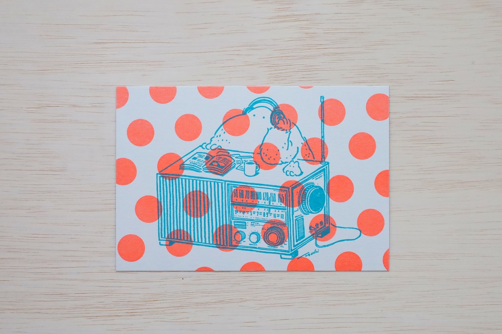 ［ポストカード］ラジオを聴くイエティ