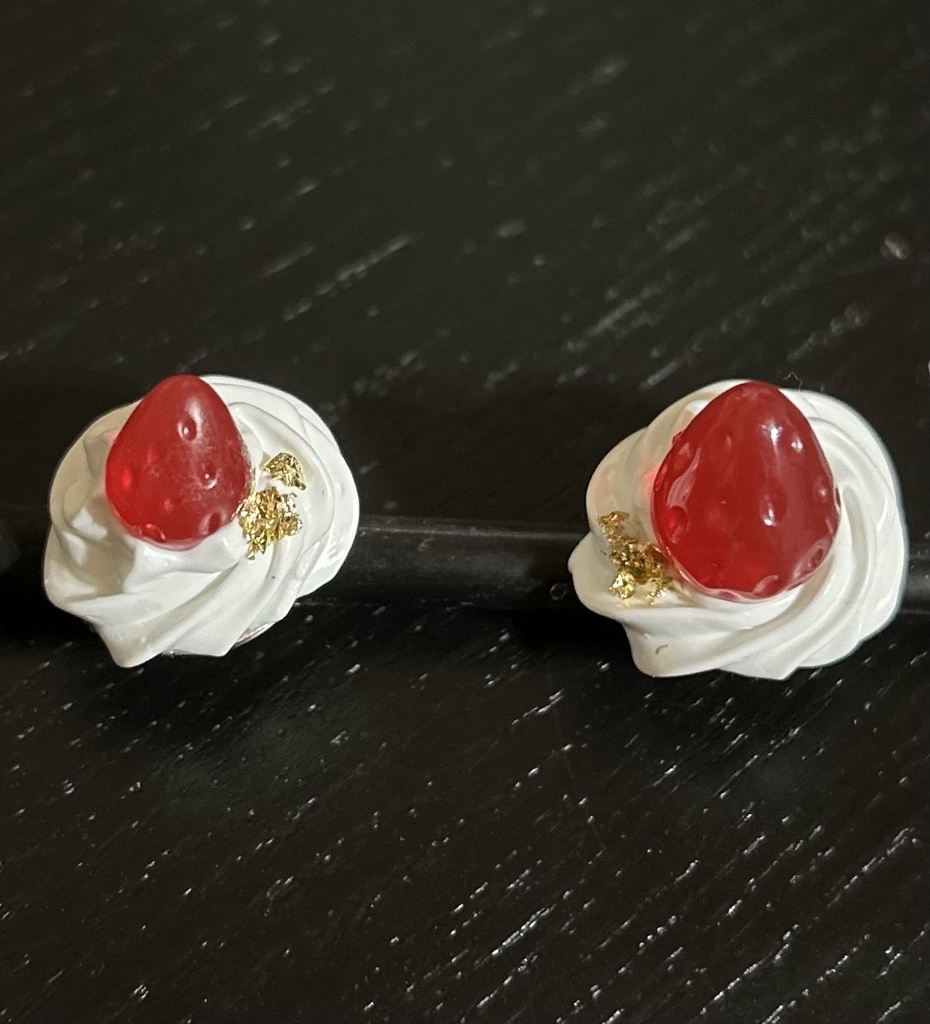 髪の毛にクリーム付いてるよ…?🧁