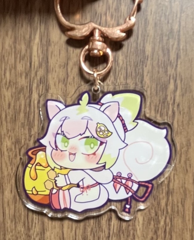 モモアクリルキーホルダー