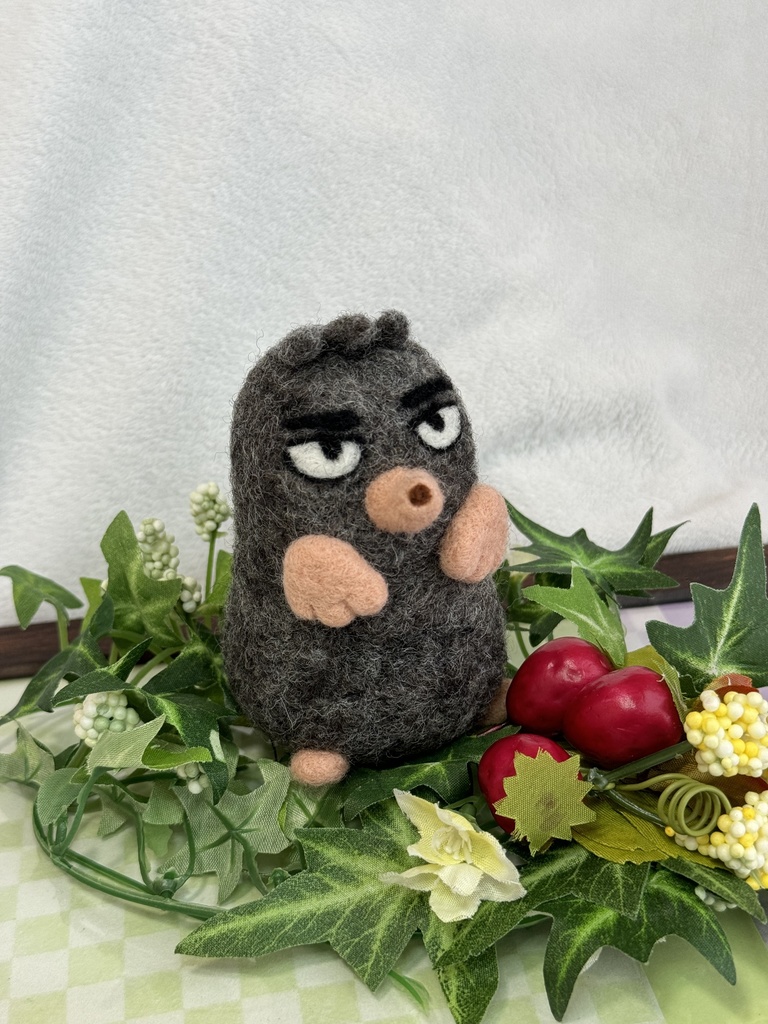 立っているモグミ_1号