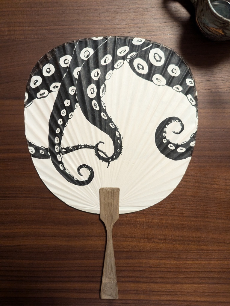 タコ柄のうちわ