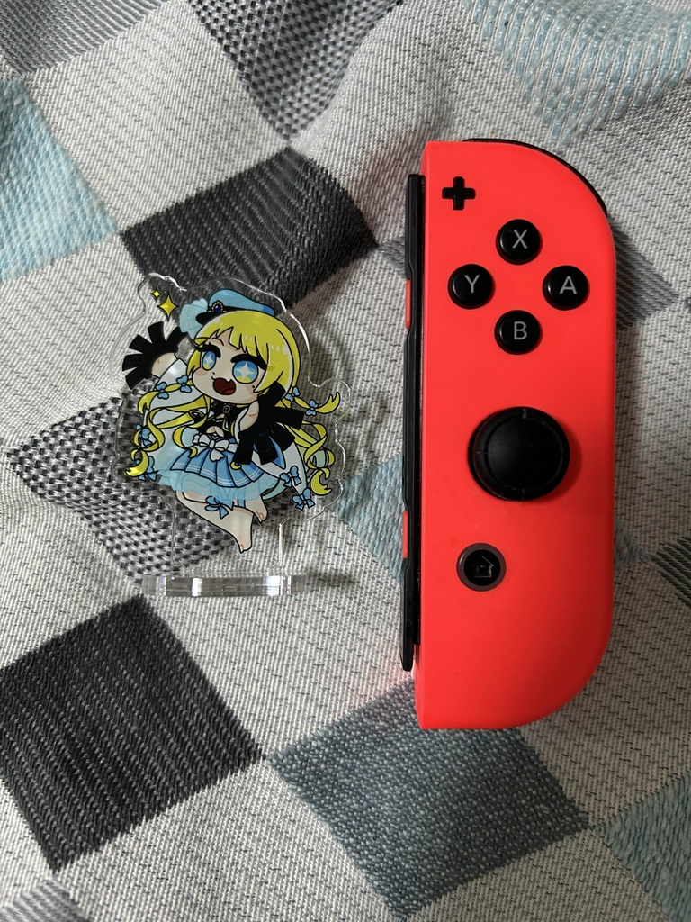 すごいね!ってしてる澳ニィロのアクスタ(5cm)