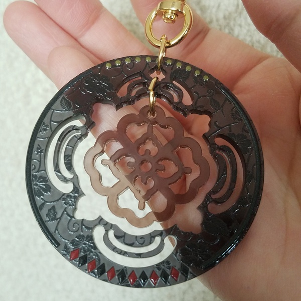 【完売御礼】加州の花柄刀紋アクキー