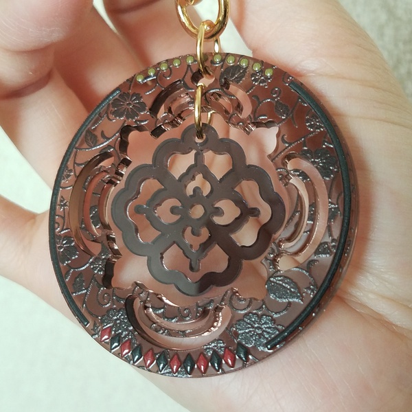 【完売御礼】加州の花柄刀紋アクキー