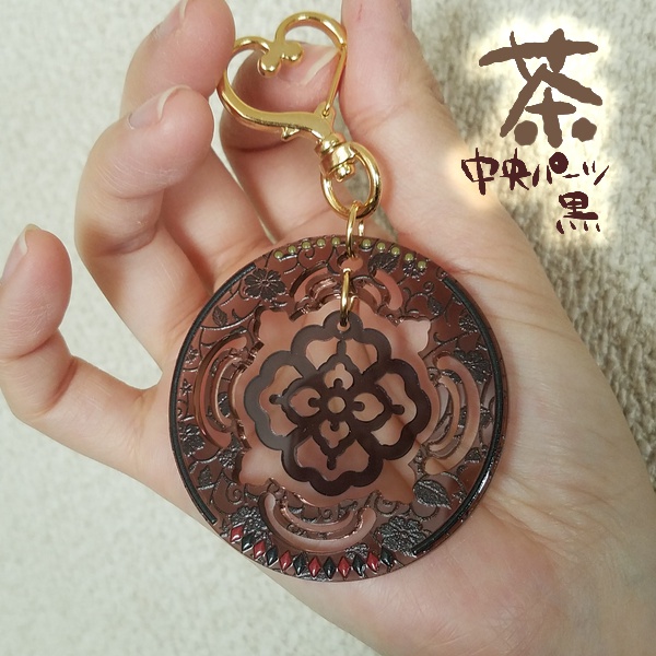 【完売御礼】加州の花柄刀紋アクキー