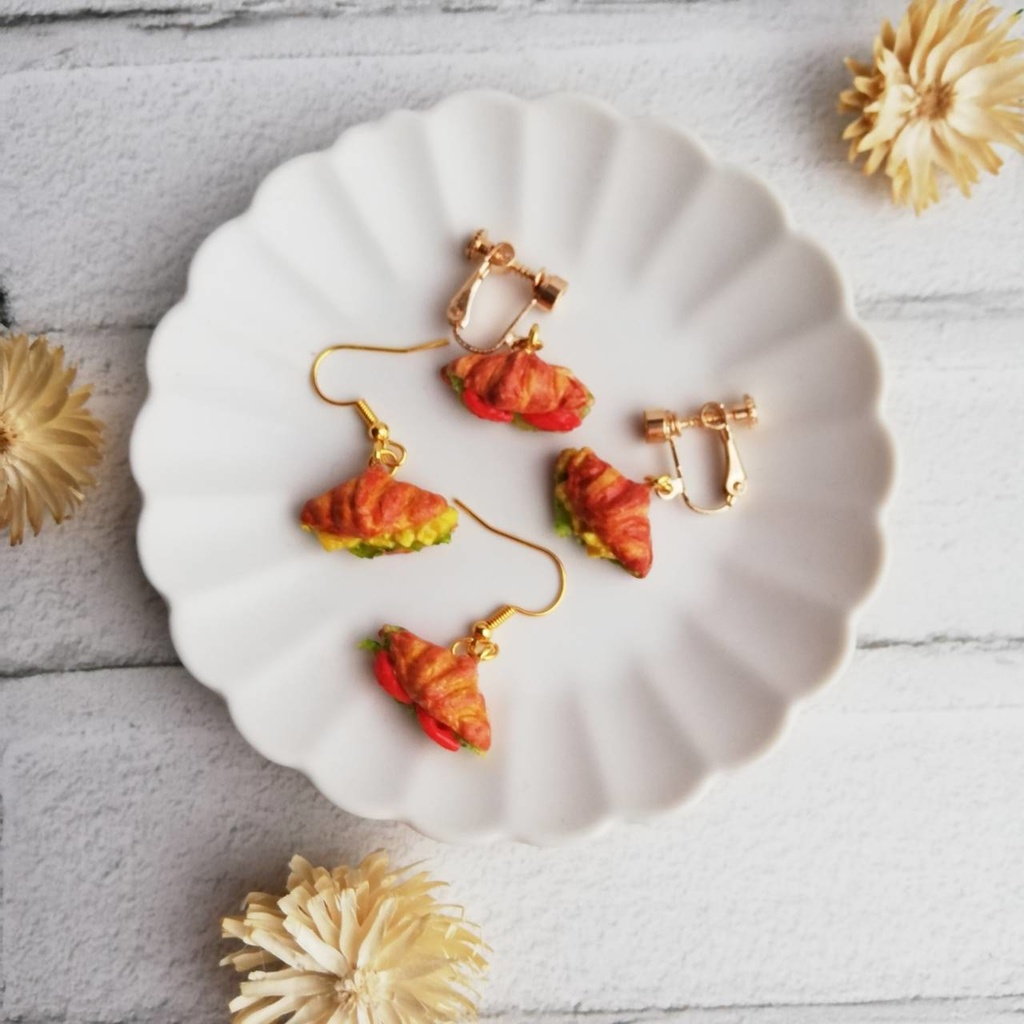 選べる金具 ピアス/イヤリング ミニチュアフード クロワッサンサンド パン