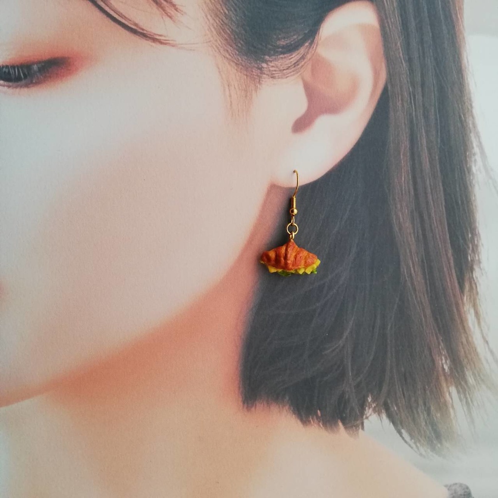 選べる金具 ピアス/イヤリング ミニチュアフード クロワッサンサンド パン