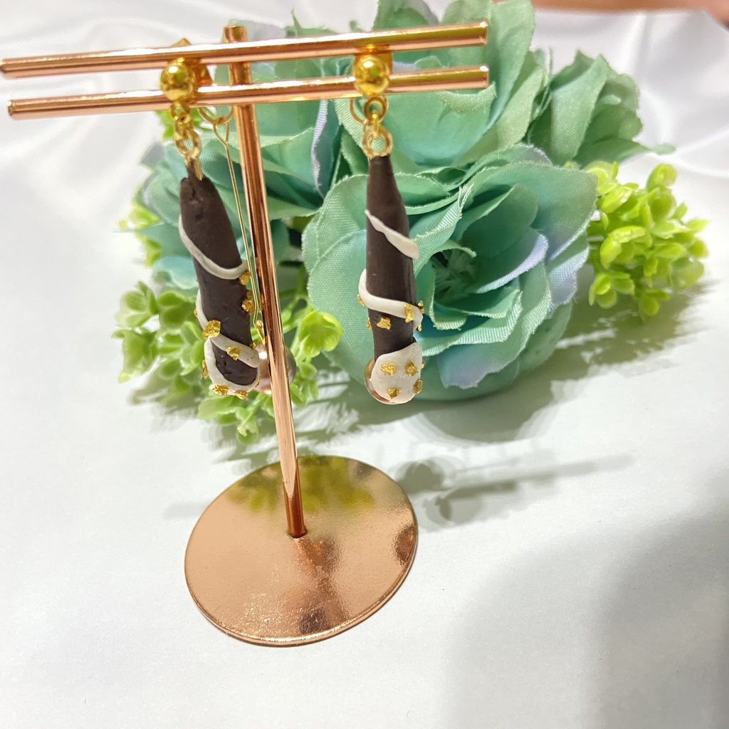 溶岩のケーキイメージピアス