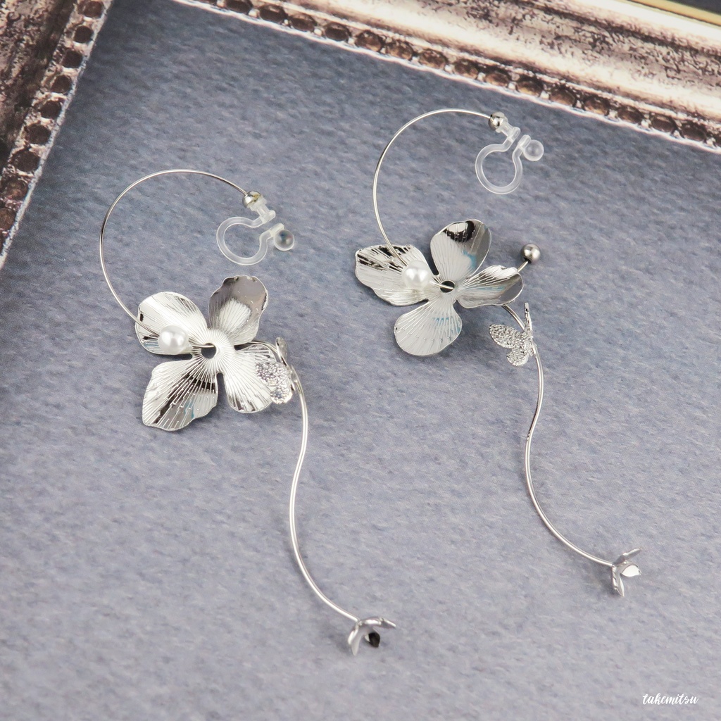 揺れるフラワーフープイヤリング【シルバー】