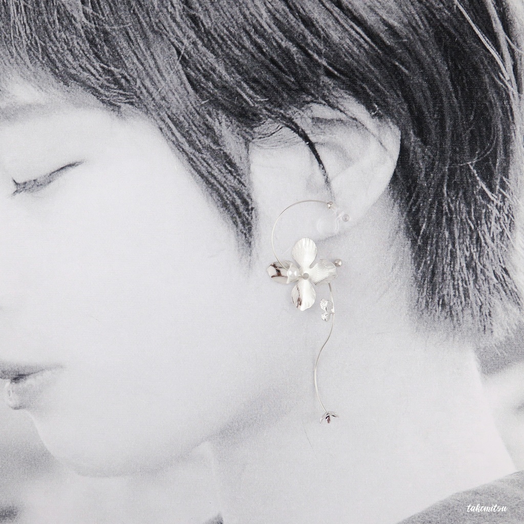 揺れるフラワーフープイヤリング【シルバー】