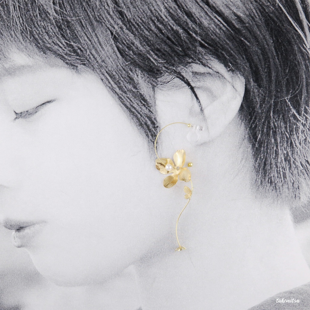 揺れるフラワーフープイヤリング【ゴールド】