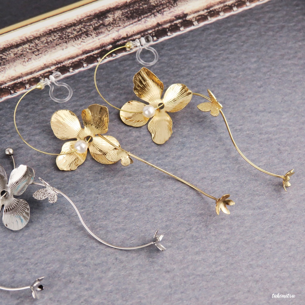 揺れるフラワーフープイヤリング【ゴールド】