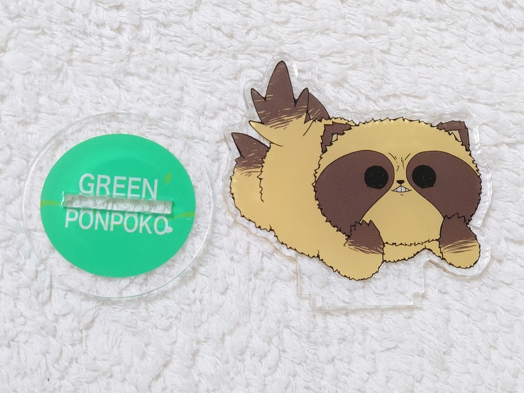 眉間にシワのある狸のアクスタ