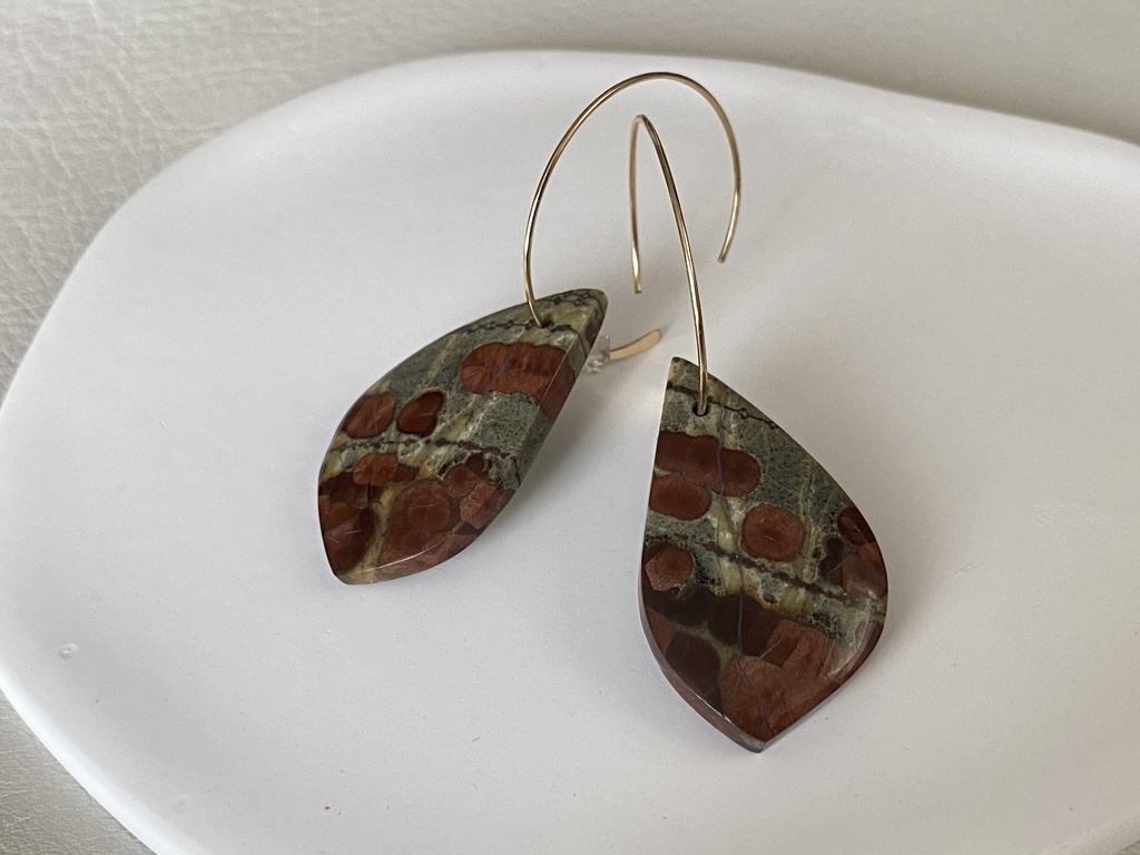 岡田以蔵イメージ「すぐそこに」ピアス