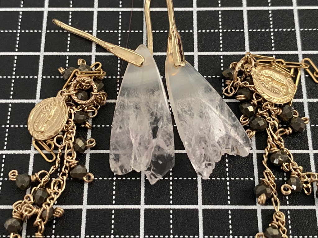 フェリーチェ・ベアトイメージ「崩れゆく日本」2wayピアス