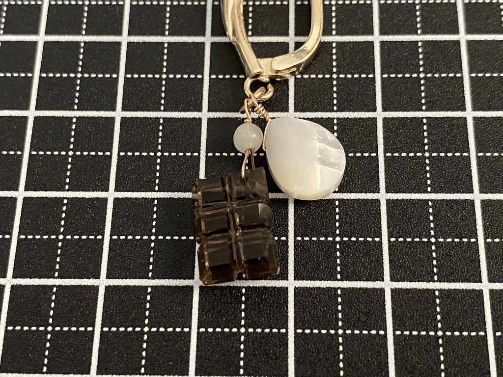 ミルク入りのしょくらあとイメージピアス