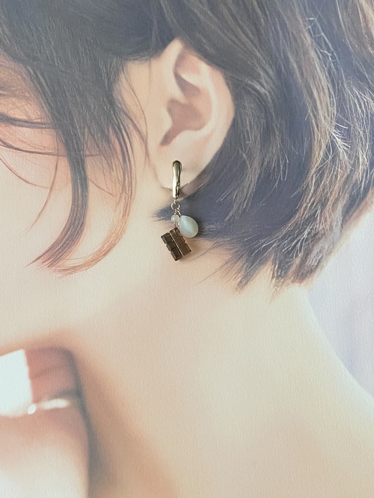 ミルク入りのしょくらあとイメージピアス