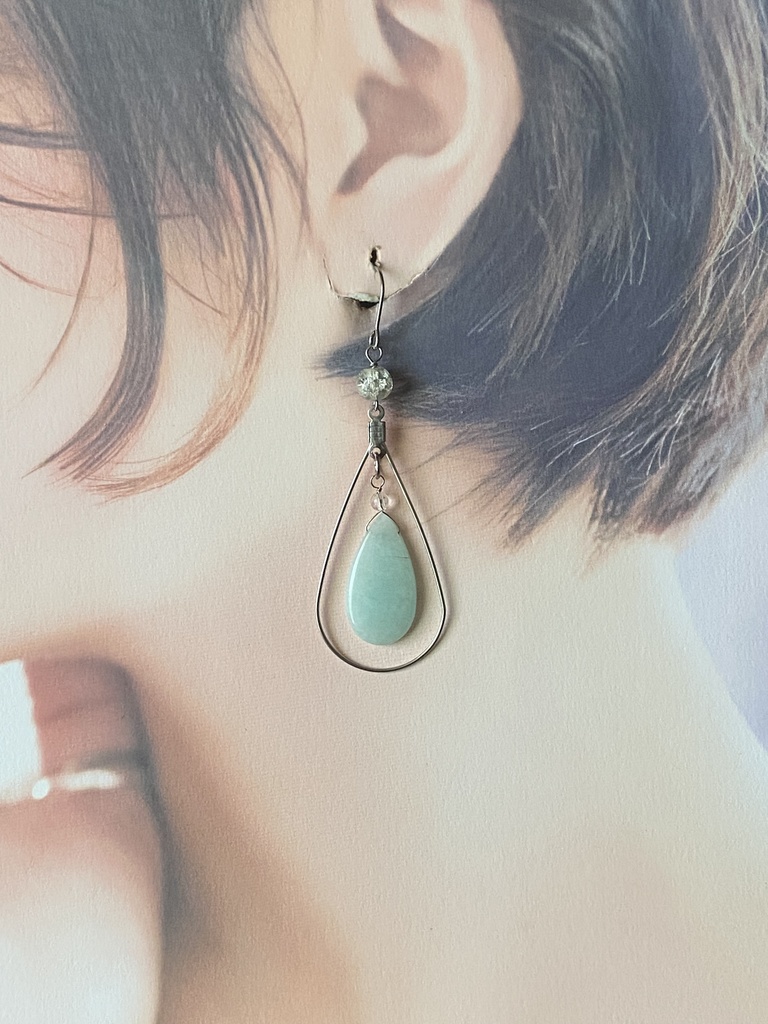 夏のきらきら涼しげピアス