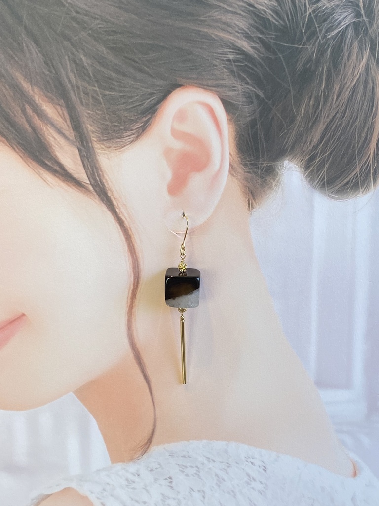 バイカラーキューブアゲートのピアス