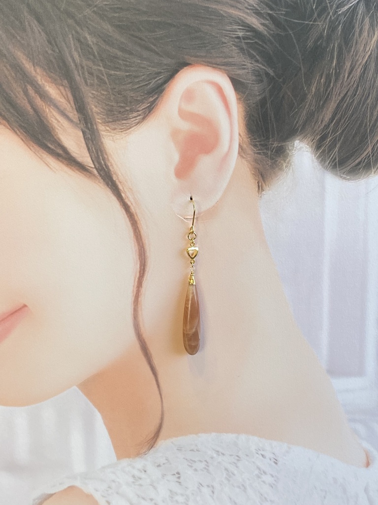 ピーチムーンストーンのピアス