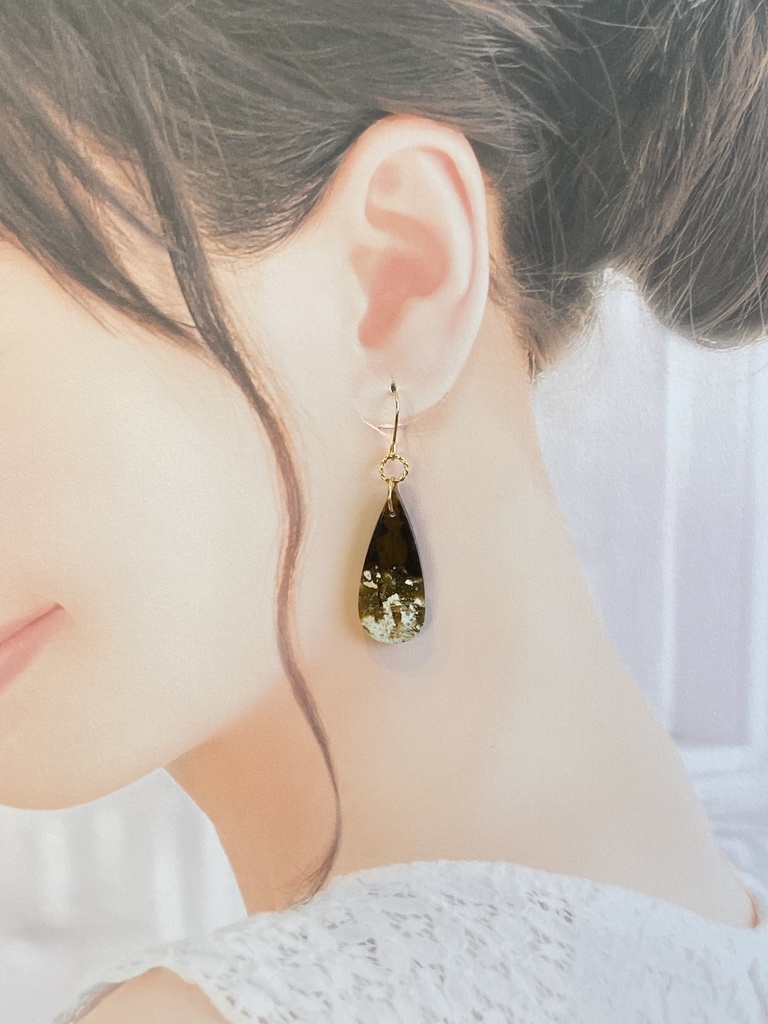 マルチカラーオパライズドウッドのピアス