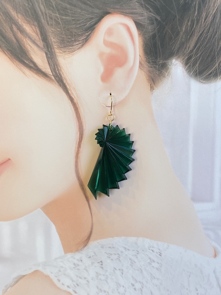 ドイツ製アンティークアクリルパーツのピアス