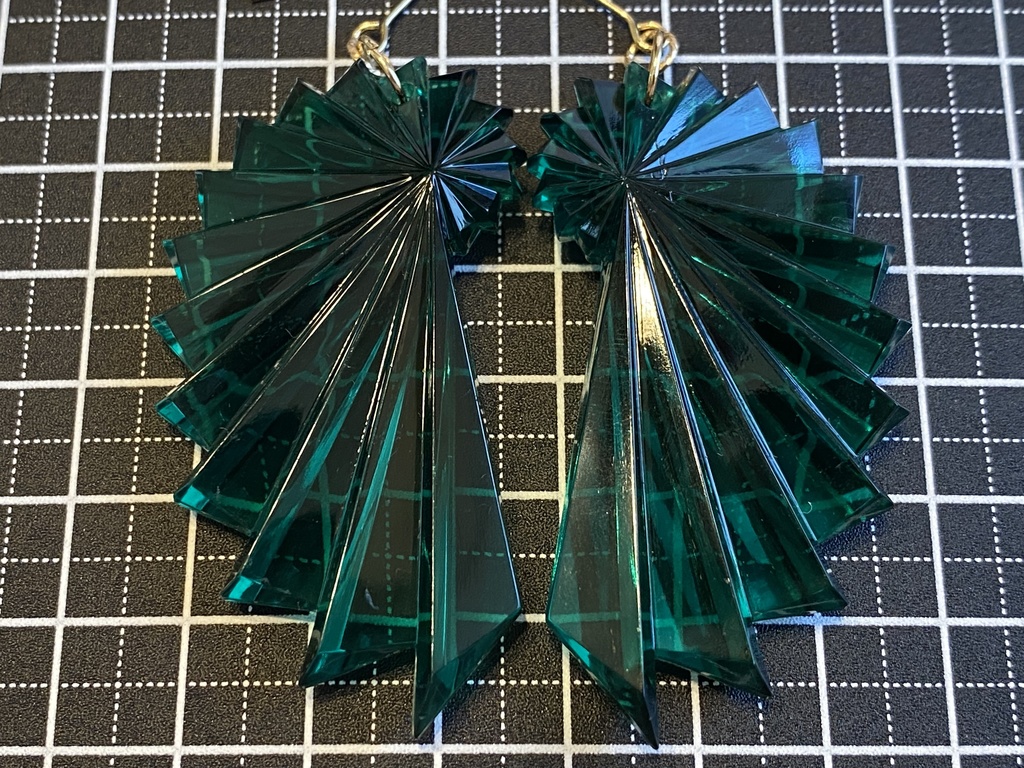 ドイツ製アンティークアクリルパーツのピアス