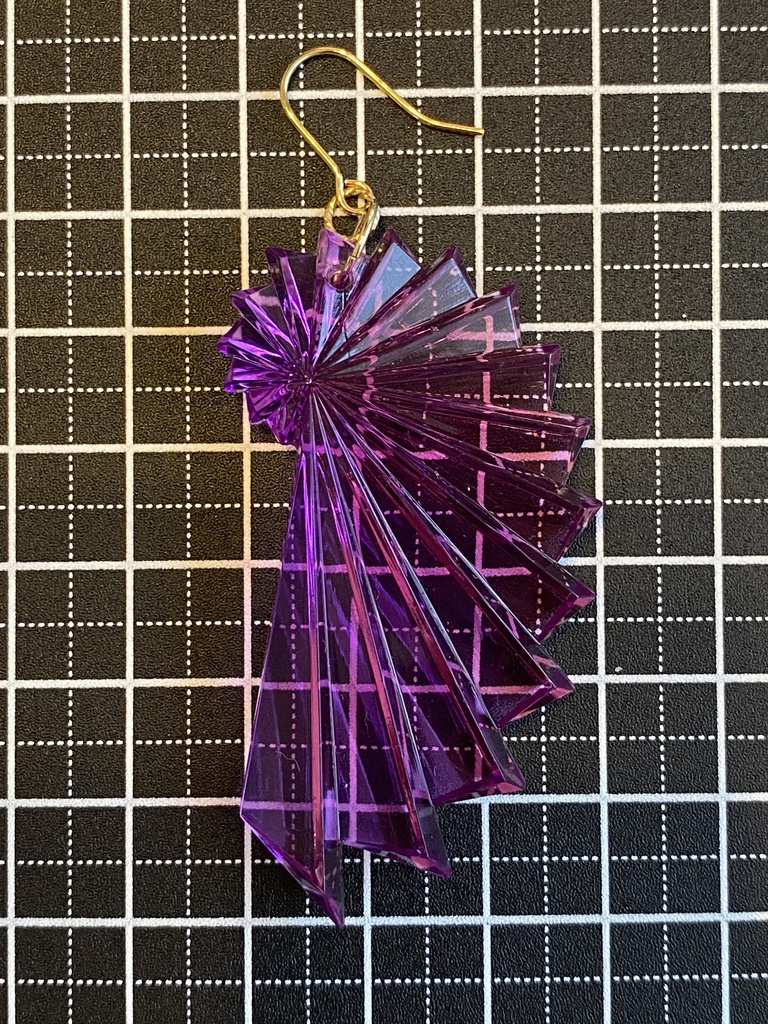 ドイツ製アンティークアクリルパーツのピアス