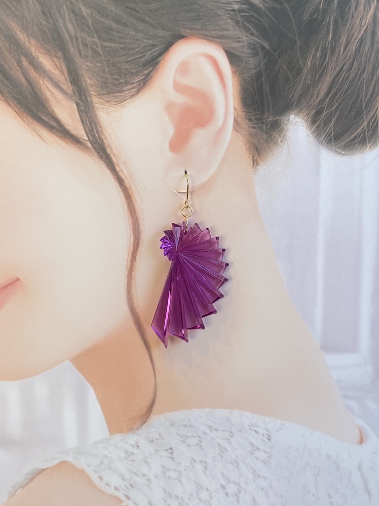 ドイツ製アンティークアクリルパーツのピアス