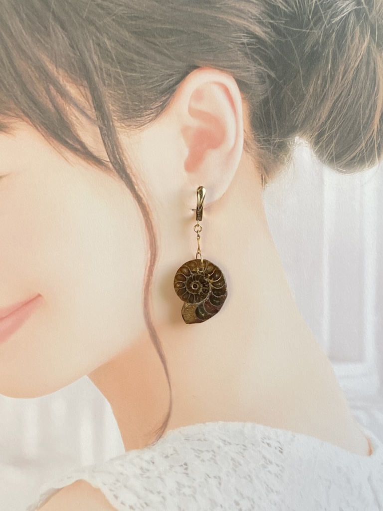 アンモナイトのピアス