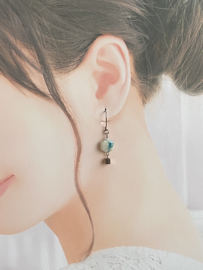 雪と晴れ間のピアス