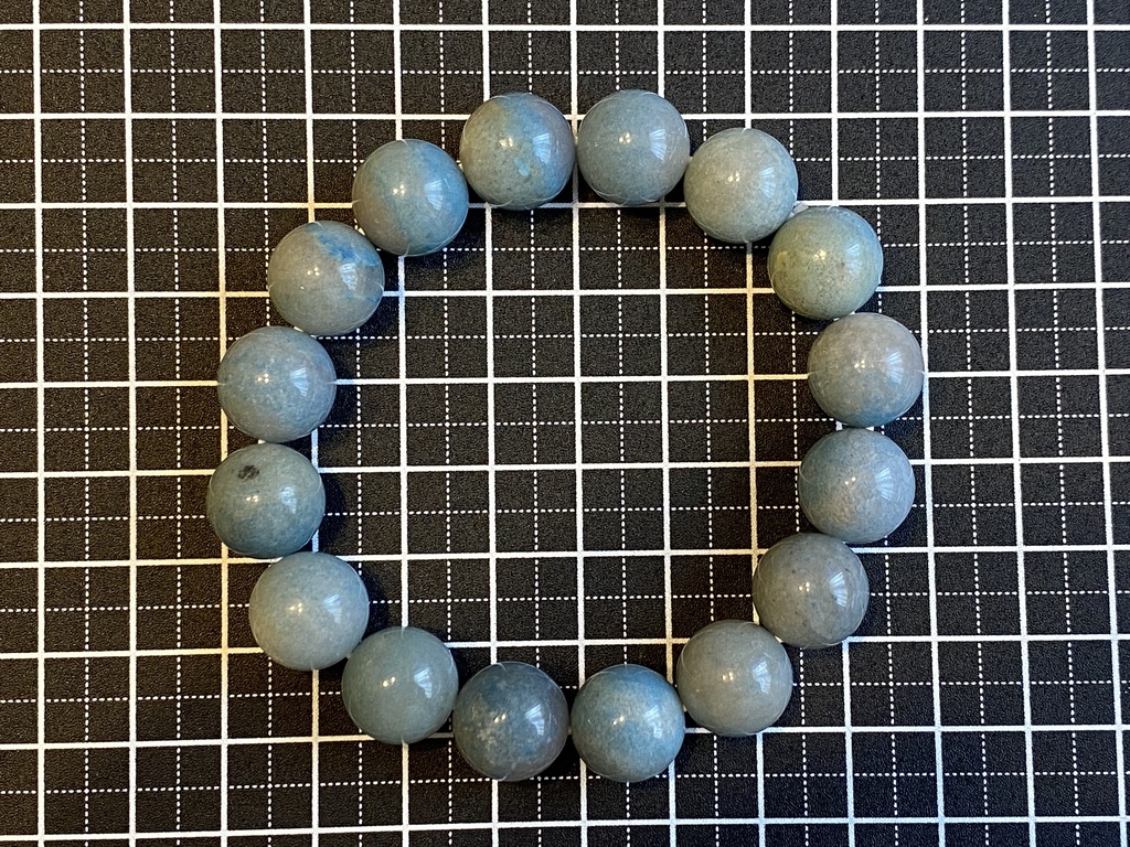 トロレアイトのブレスレット