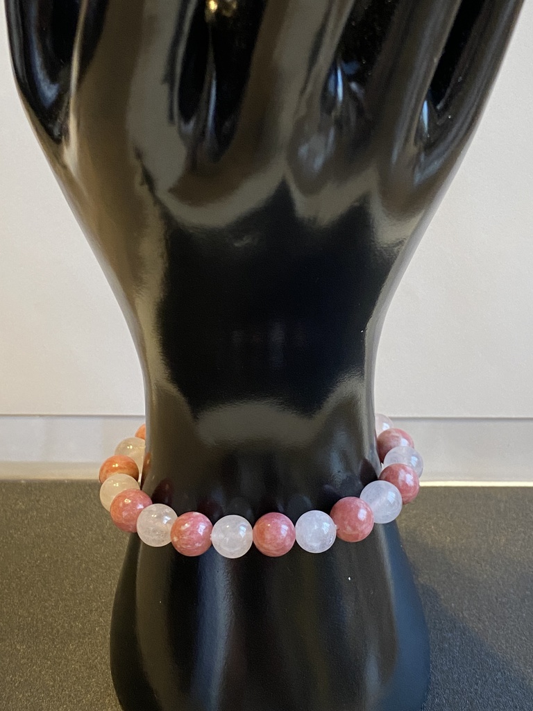 くすみピンクのブレスレット