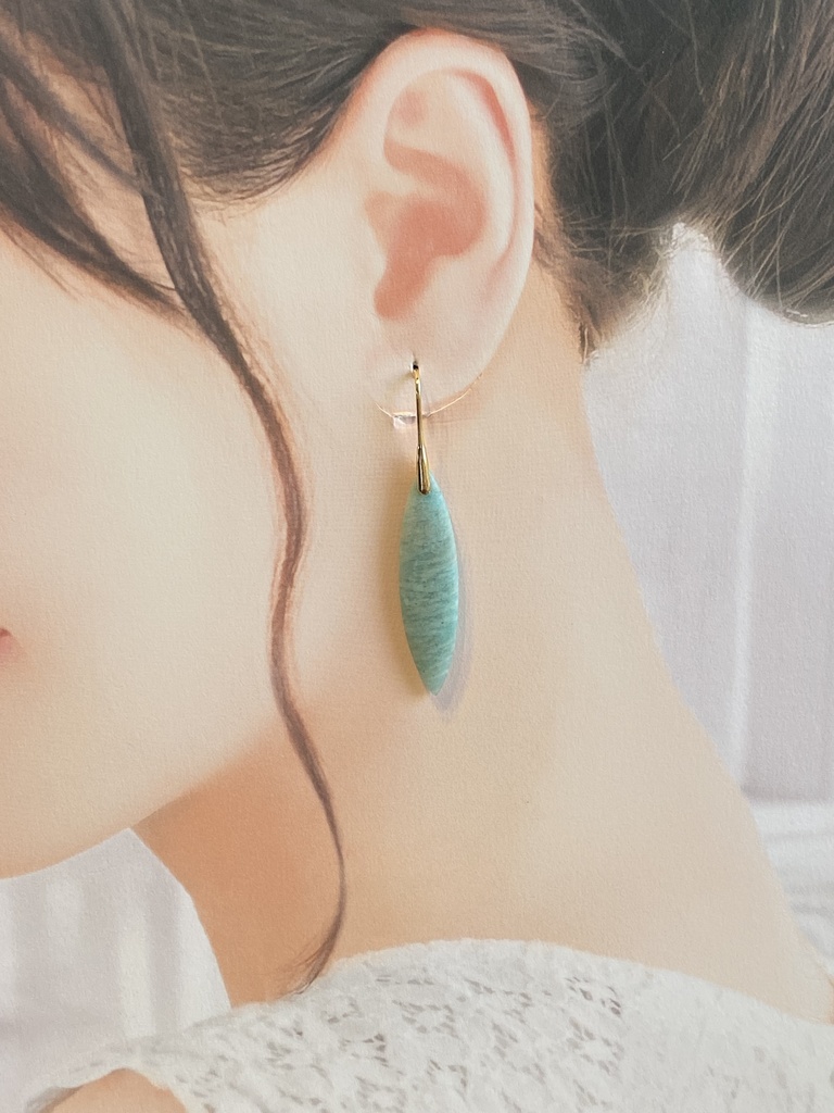 シャイニーアマゾナイトのピアス