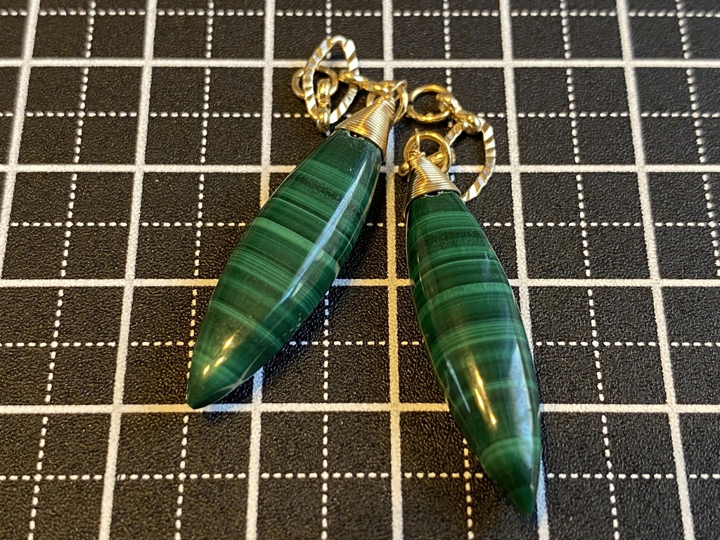 マラカイトの揺れるチャーム