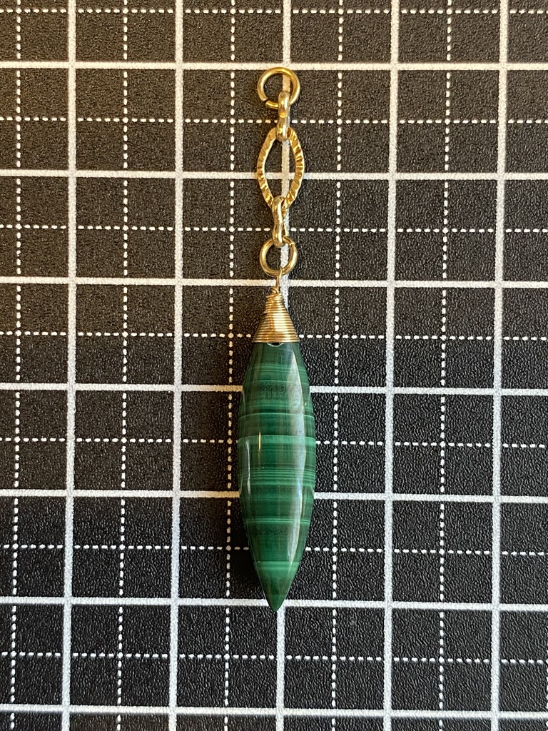 マラカイトの揺れるチャーム