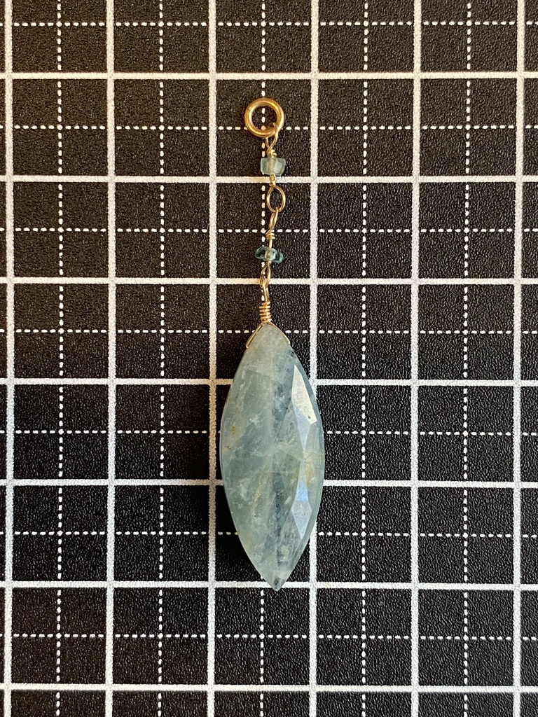 アクアマリンのマーキスチャーム