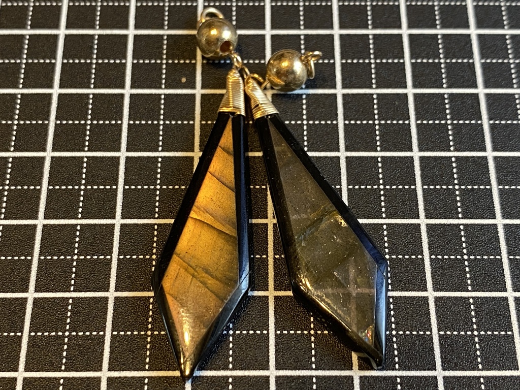 ラブラドライトとオブシディアンのチャーム