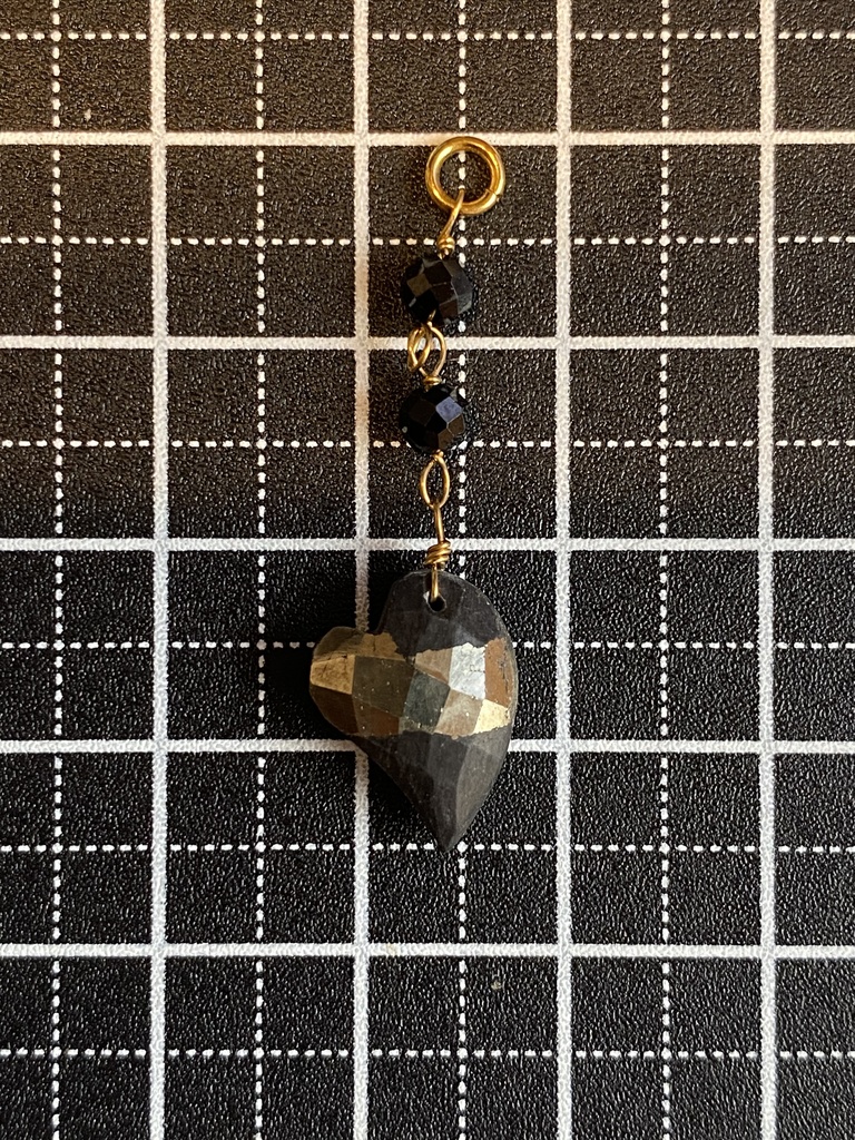 アパッチゴールドのハートチャーム