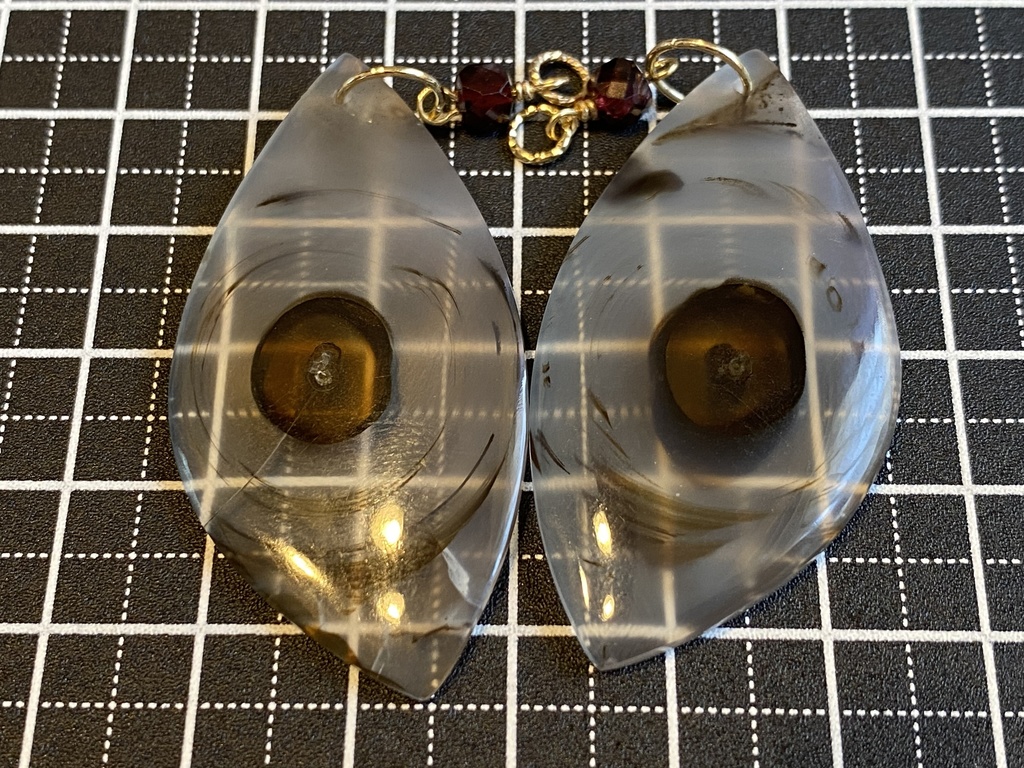 血の色をした眼のチャーム