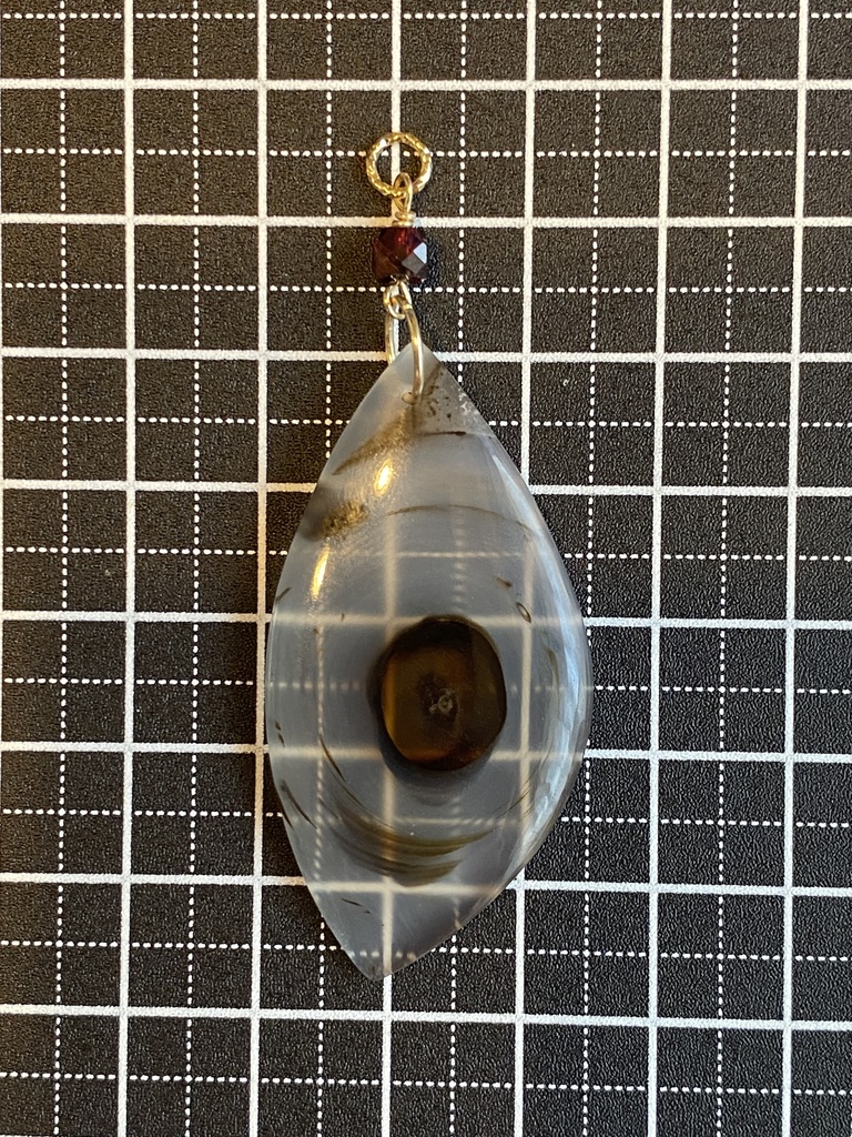 血の色をした眼のチャーム