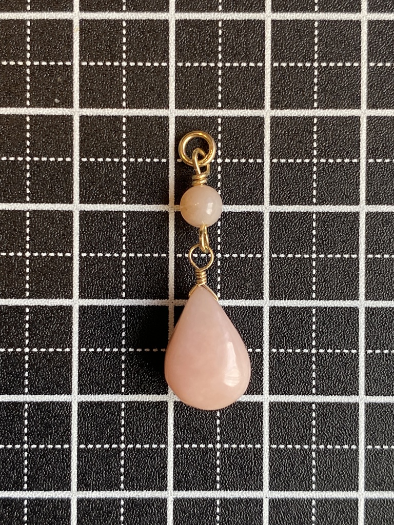 ピンクオパールのひとひらチャーム