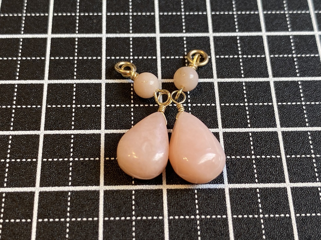 ピンクオパールのひとひらチャーム