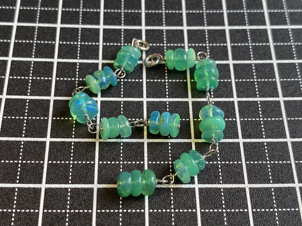 エチオピアンプレシャスオパールのチャーム・グリーン