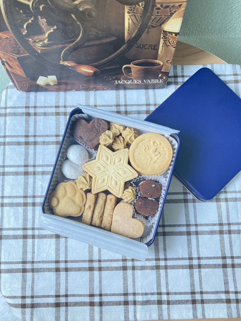 【Live2D初配信&誕生日記念グッズ】オリジナルクッキー缶【数量限定】