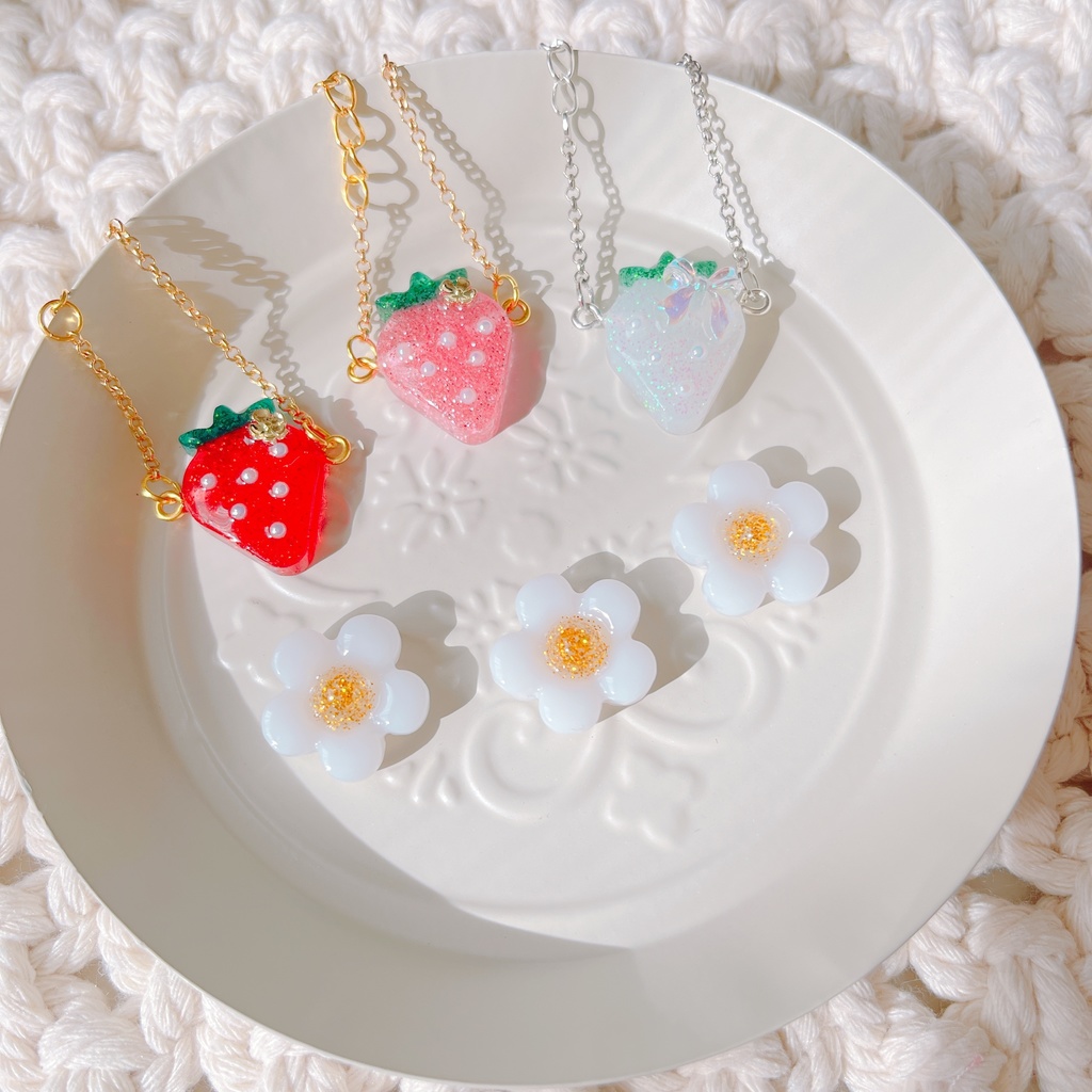 いちごポシェットとお花のアクセ🍓🌸⋆*