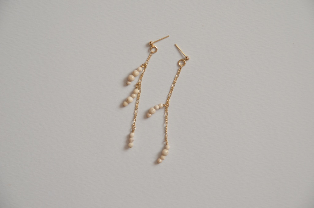 蛆虫の概念ピアス