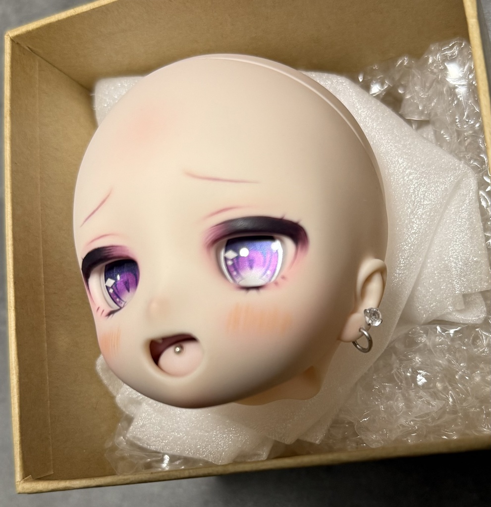 カスタムヘッド+追視アイ DDHー29 セミホワイト肌 ※ピアス加工あり