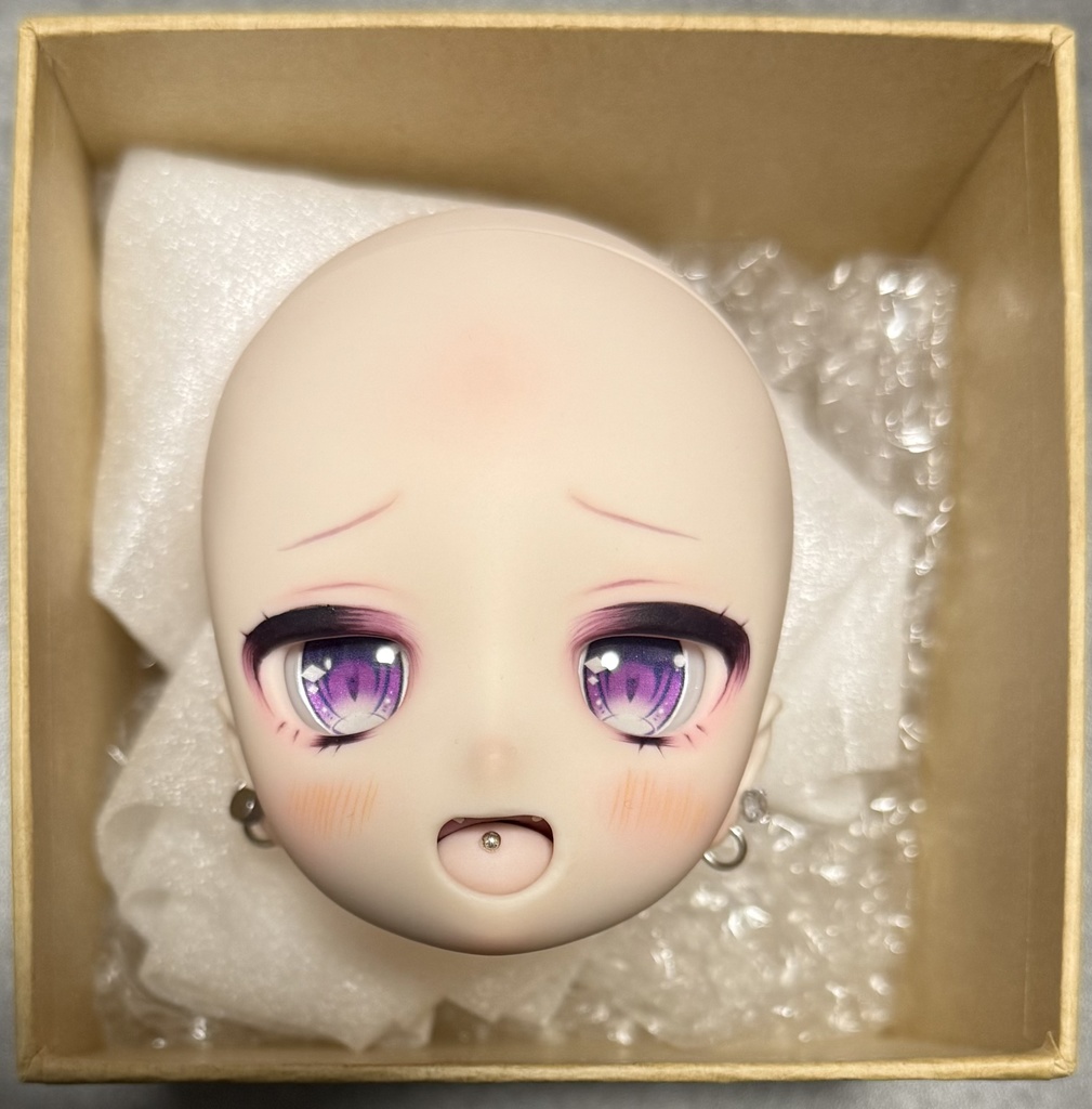カスタムヘッド＋追視アイ DDHｰ29 セミホワイト肌 ※ピアス加工あり