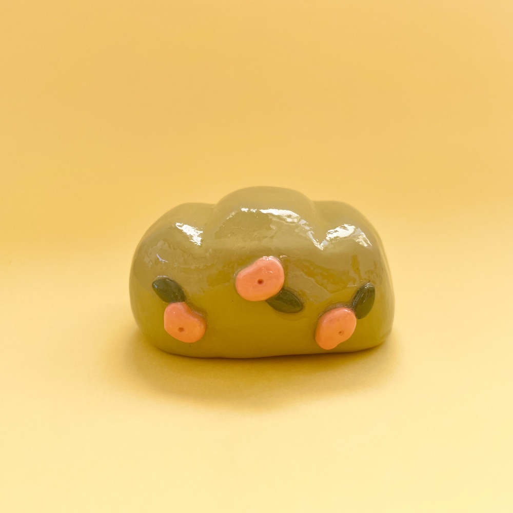 草木に埋まるねこ